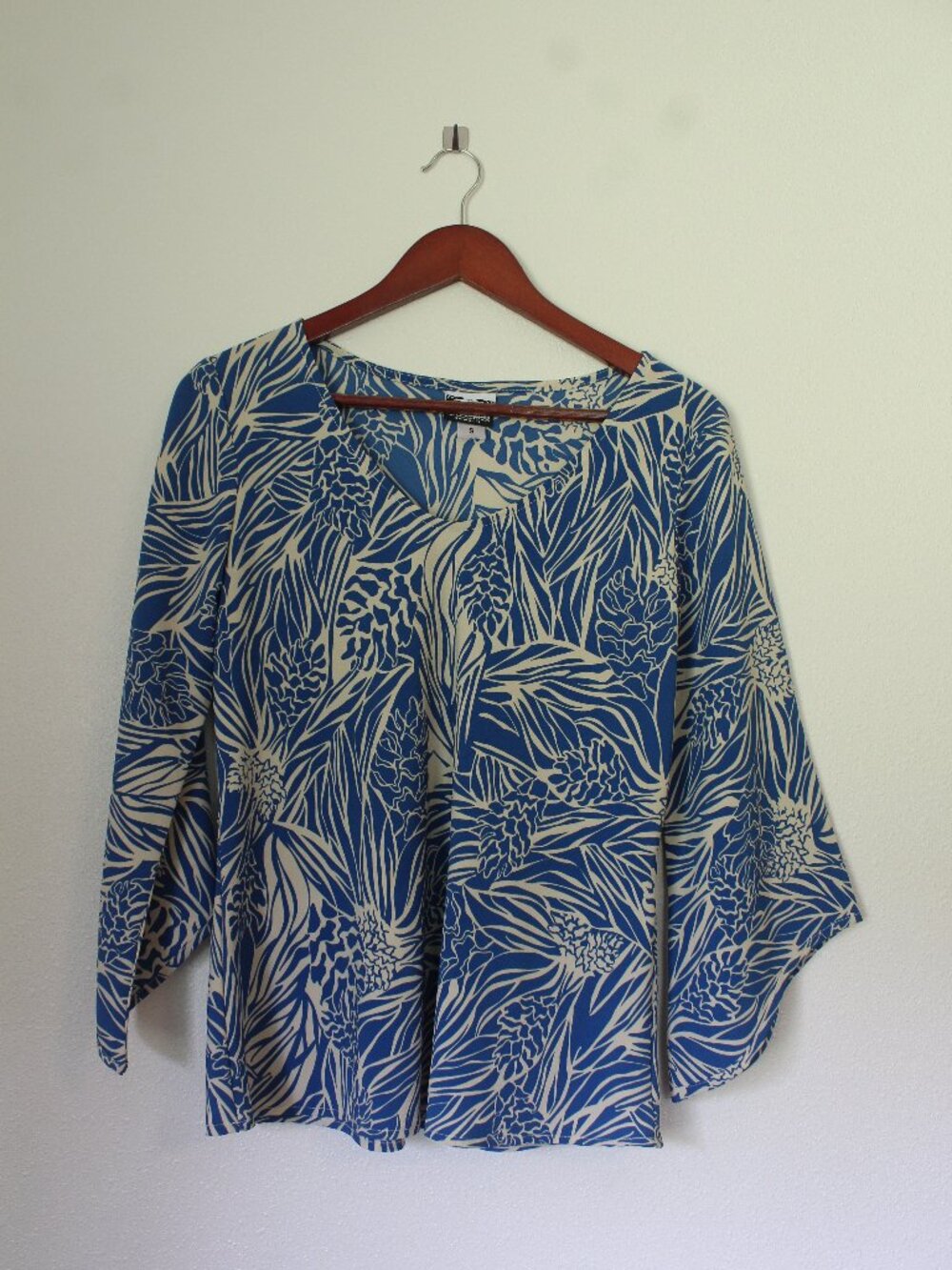Women's manuheali'i blouse size small
